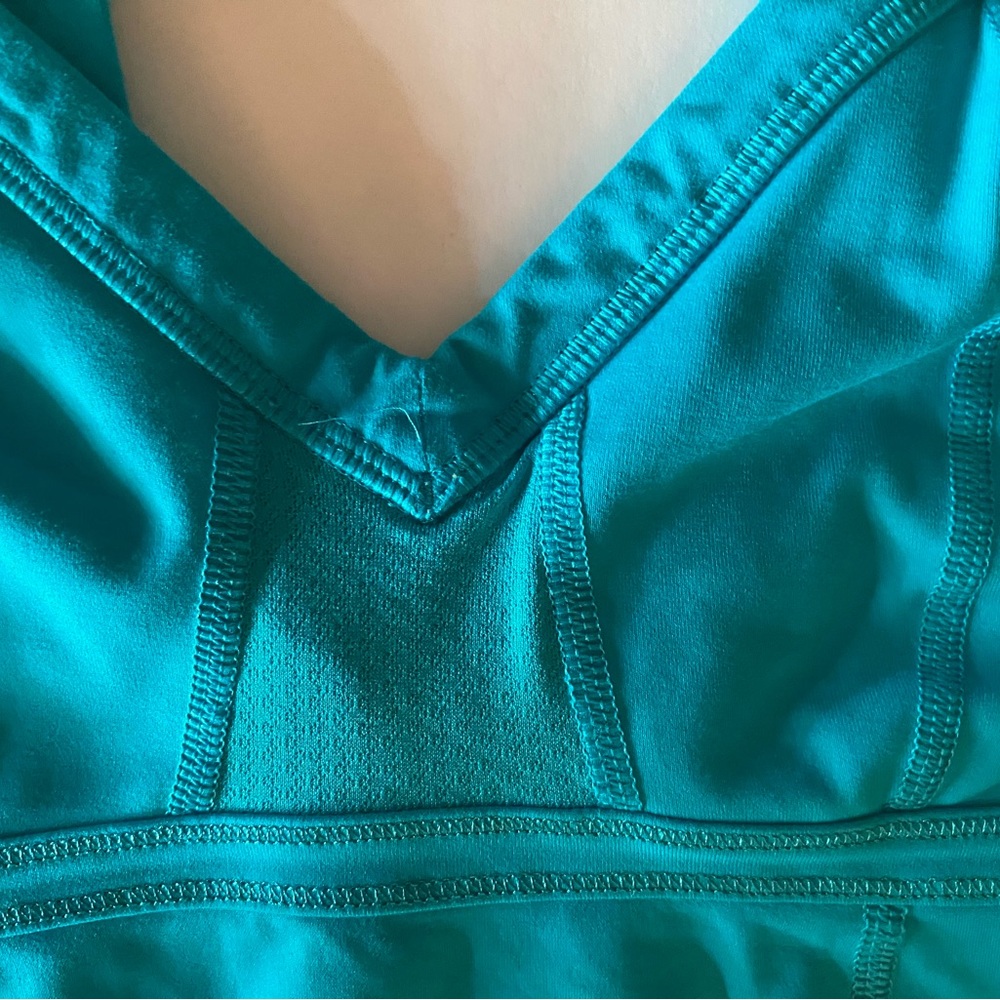 EUC Lululemon Aqua Light It Up Surge Ruched Pocket 2 strap size 4 - Picture 10 of 11